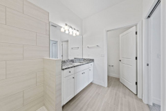 014_primary_bathroom_2_of_4